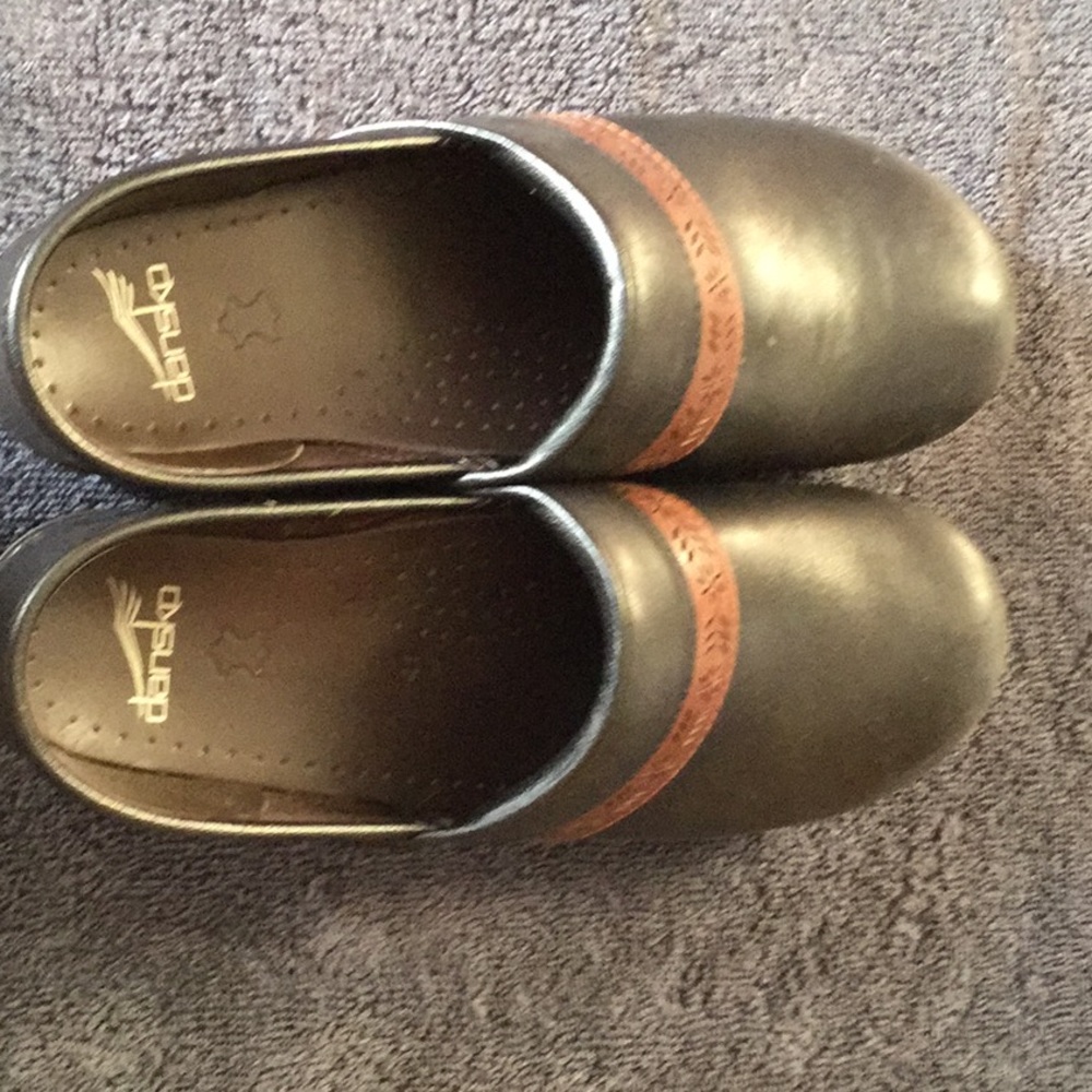 Dansko Clogs Size 41 Black w Brown Accent